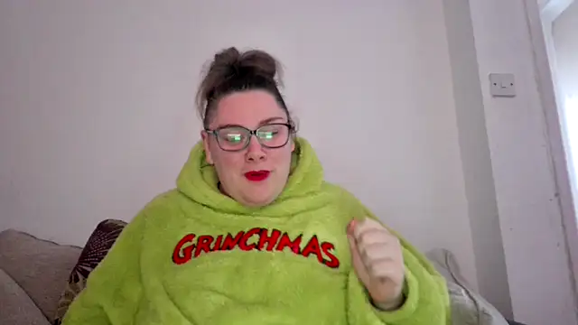 Snapshot of Bustycurves chatting on 11/22/25, 12:26 Bustycurves online show from 11/22/25, 12:26