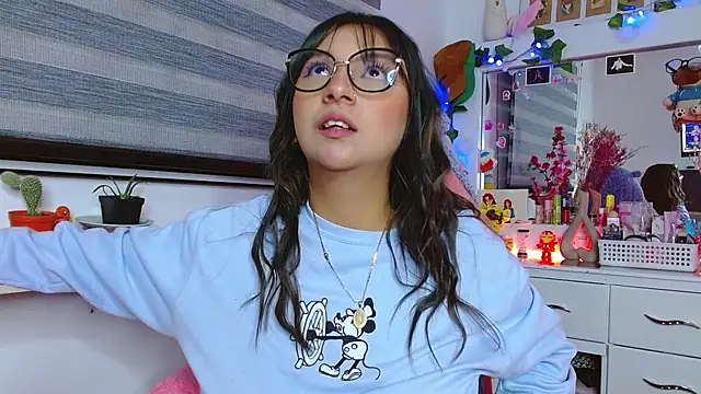 Snapshot of Littlerouse_ chatting on 01/25/25, 05:18 Littlerouse online show from 01/25/25, 05:18