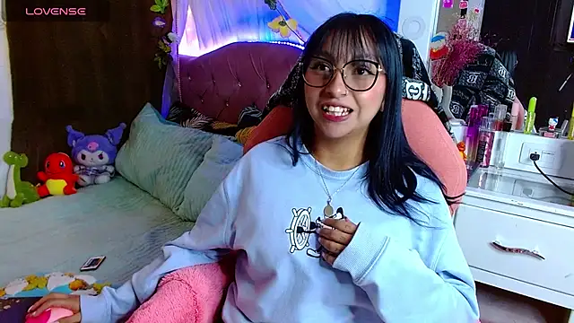 Snapshot of Littlerouse_ chatting on 02/17/25, 10:47 Littlerouse online show from 02/17/25, 10:47