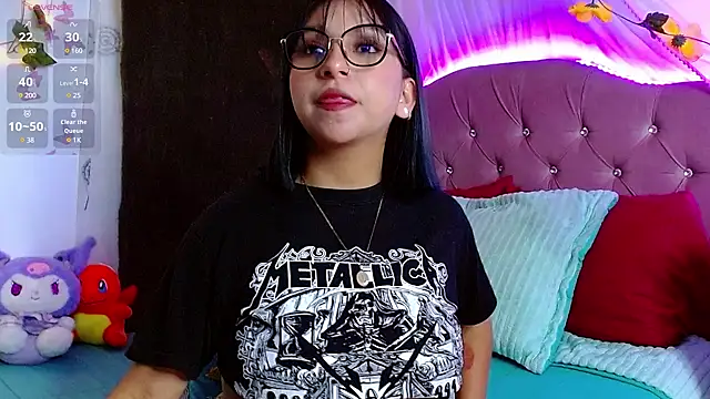 Snapshot of Littlerouse_ chatting on 03/18/25, 04:58 Littlerouse online show from 03/18/25, 04:58