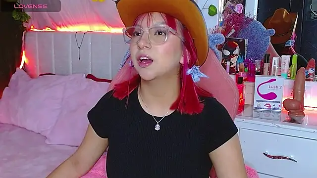 Snapshot of Littlerouse_ chatting on 10/10/25, 03:38 Littlerouse online show from 10/10/25, 03:38