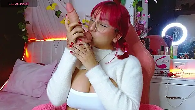 Snapshot of Littlerouse_ chatting on 10/14/25, 05:19 Littlerouse online show from 10/14/25, 05:19