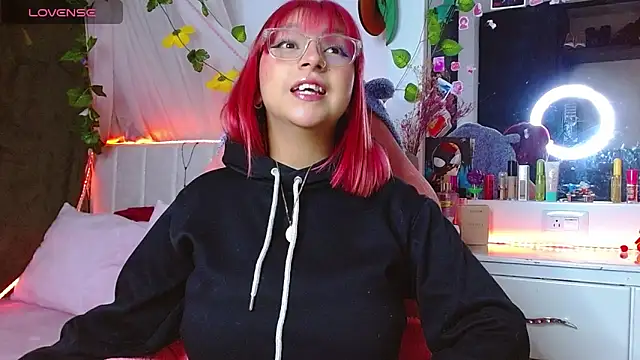 Snapshot of Littlerouse_ chatting on 10/16/25, 06:36 Littlerouse online show from 10/16/25, 06:36