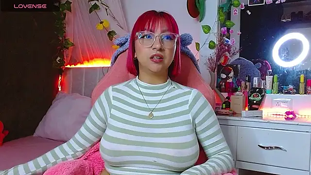 Snapshot of Littlerouse_ chatting on 11/07/25, 10:43 Littlerouse online show from 11/07/25, 10:43