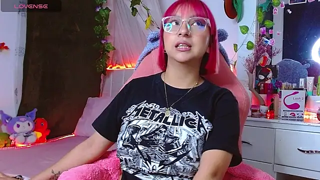 Snapshot of Littlerouse_ chatting on 11/15/25, 01:47 Littlerouse online show from 11/15/25, 01:47