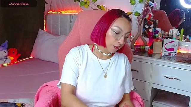 Snapshot of Littlerouse_ chatting on 11/23/25, 03:17 Littlerouse online show from 11/23/25, 03:17