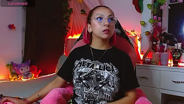 Snapshot of Littlerouse_ chatting on 11/27/25, 11:07 Littlerouse online show from 11/27/25, 11:07