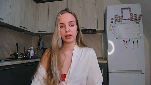 Snapshot of violet_blue_eyes chatting on 02/06/25, 01:21 violet blue eyes online show from 02/06/25, 01:21