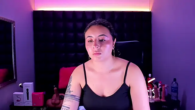 Snapshot of celeste_blue69 chatting on 07/18/26, 04:38 celeste blue69 online show from 07/18/26, 04:38