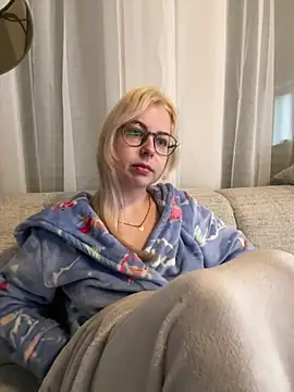 Livewithlucy online show from 02/04/26, 07:47