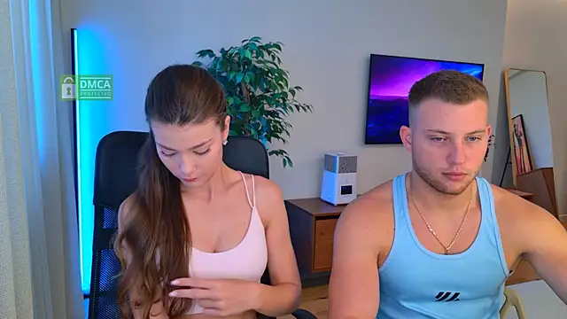 Snapshot of Jony_and_Jessica chatting on 06/18/26, 04:35 Jony and Jessica online show from 06/18/26, 04:35