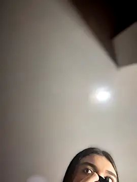 Snapshot of saracaball_ chatting on 12/04/25, 01:26 saracaball online show from 12/04/25, 01:26