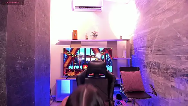 Snapshot of saracaball_ chatting on 12/14/25, 05:24 saracaball online show from 12/14/25, 05:24