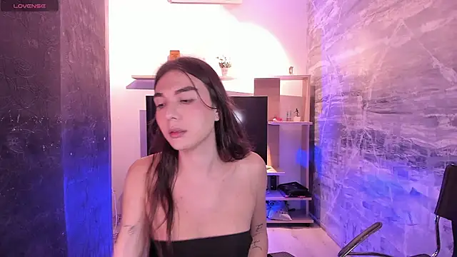 Snapshot of saracaball_ chatting on 12/17/25, 06:52 saracaball online show from 12/17/25, 06:52