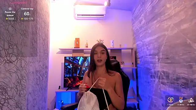 Snapshot of saracaball_ chatting on 01/19/26, 03:43 saracaball online show from 01/19/26, 03:43