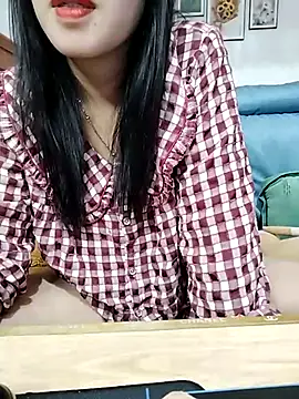 Snapshot of cream1299 chatting on 02/14/25, 03:43 cream1299 online show from 02/14/25, 03:43