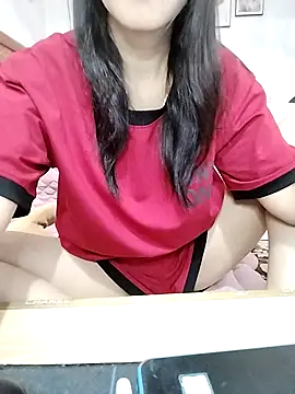 Snapshot of cream1299 chatting on 10/28/25, 12:47 cream1299 online show from 10/28/25, 12:47