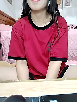 Snapshot of cream1299 chatting on 10/28/25, 12:52 cream1299 online show from 10/28/25, 12:52