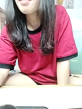 Snapshot of cream1299 chatting on 11/24/25, 12:05 cream1299 online show from 11/24/25, 12:05