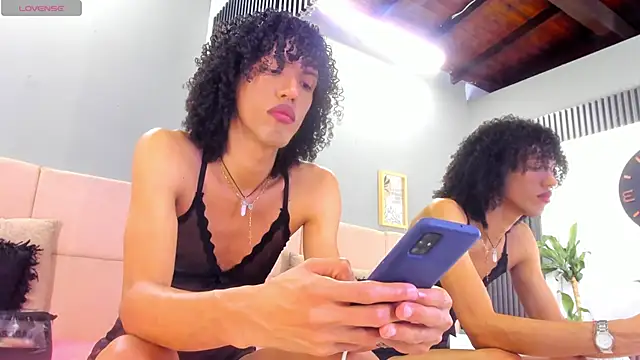 Snapshot of Camille_Cedrik chatting on 03/05/25, 08:32 Camille Cedrik online show from 03/05/25, 08:32