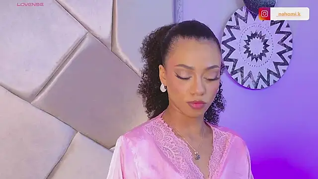 Snapshot of Nahomi_King chatting on 02/24/25, 01:10 Nahomi King online show from 02/24/25, 01:10