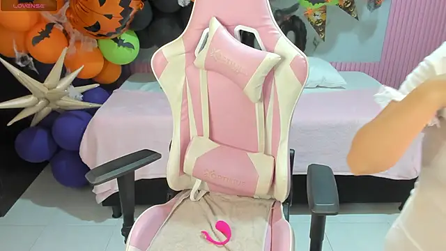 Yuli 16 online show from 10/28/25, 11:03