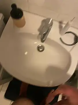 Snapshot of Banana_Boy chatting on 12/19/24, 05:18 Banana Boy online show from 12/19/24, 05:18