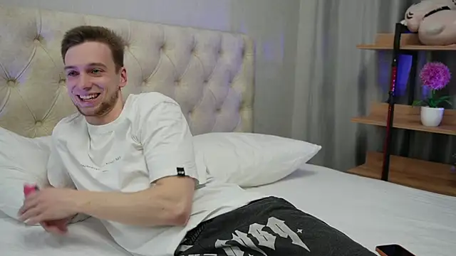  Eva Lee online show from 02/21/25, 06:26