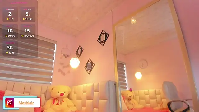 Snapshot of blair___mester chatting on 10/29/25, 12:40 blair mester online show from 10/29/25, 12:40