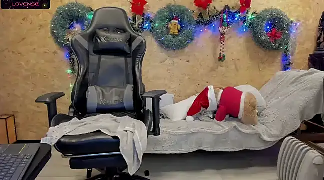 Snapshot of Biancastrongg chatting on 12/17/24, 05:29 Biancastrongg online show from 12/17/24, 05:29