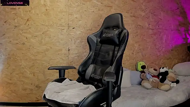 Snapshot of Biancastrongg chatting on 02/22/25, 06:17 Biancastrongg online show from 02/22/25, 06:17