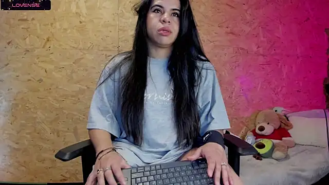 Snapshot of Biancastrongg chatting on 03/22/25, 02:27 Biancastrongg online show from 03/22/25, 02:27