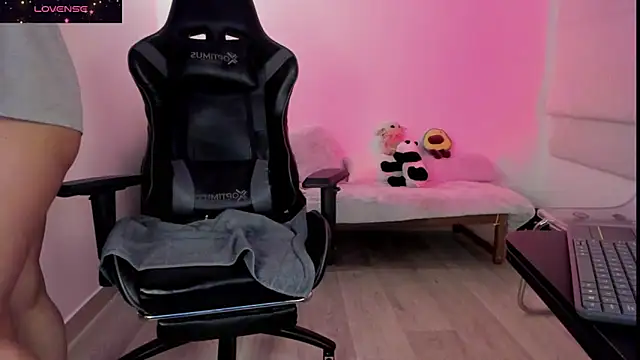 Snapshot of Biancastrongg chatting on 11/12/25, 03:51 Biancastrongg online show from 11/12/25, 03:51