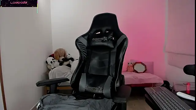 Snapshot of Biancastrongg chatting on 11/25/25, 02:55 Biancastrongg online show from 11/25/25, 02:55