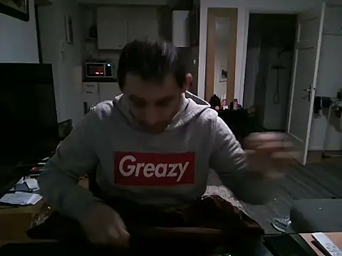 Snapshot of mihaimichael chatting on 02/18/25, 12:59 mihaimichael online show from 02/18/25, 12:59