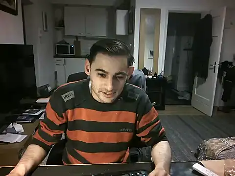 Snapshot of mihaimichael chatting on 02/22/25, 12:49 mihaimichael online show from 02/22/25, 12:49