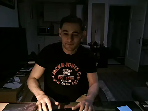 Snapshot of mihaimichael chatting on 02/26/25, 10:42 mihaimichael online show from 02/26/25, 10:42