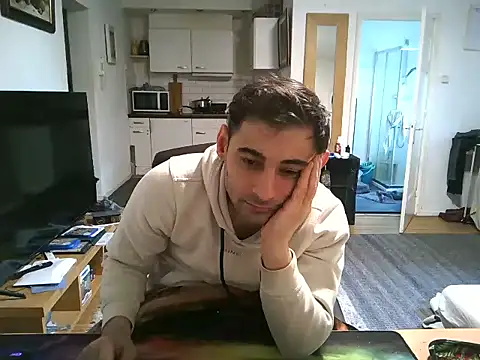 Snapshot of mihaimichael chatting on 03/04/25, 01:28 mihaimichael online show from 03/04/25, 01:28