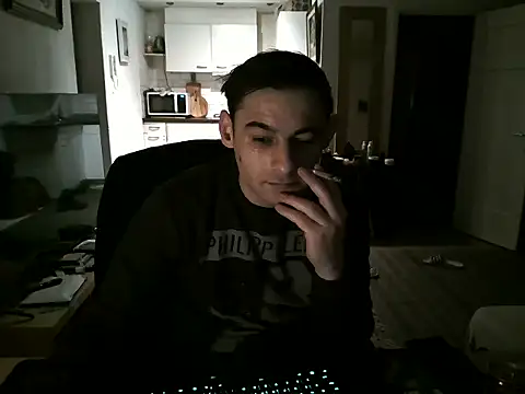 Snapshot of mihaimichael chatting on 03/06/25, 08:27 mihaimichael online show from 03/06/25, 08:27