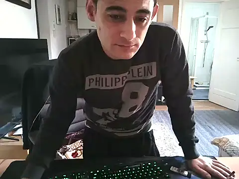 Snapshot of mihaimichael chatting on 03/07/25, 02:45 mihaimichael online show from 03/07/25, 02:45