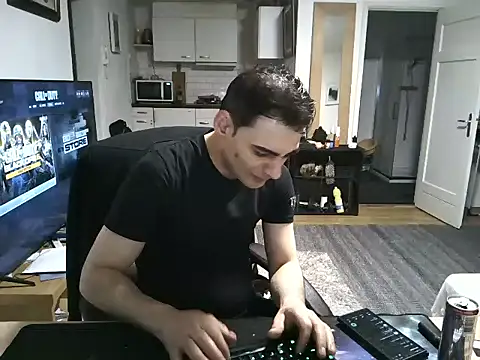 Snapshot of mihaimichael chatting on 03/07/25, 10:21 mihaimichael online show from 03/07/25, 10:21