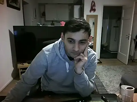 Snapshot of mihaimichael chatting on 03/15/25, 11:39 mihaimichael online show from 03/15/25, 11:39