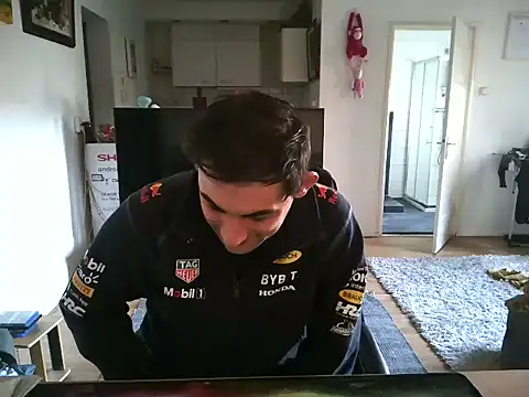Snapshot of mihaimichael chatting on 03/19/25, 12:12 mihaimichael online show from 03/19/25, 12:12