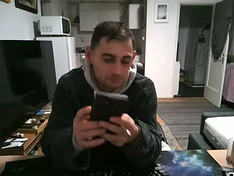 Snapshot of mihaimichael chatting on 09/14/25, 01:27 mihaimichael online show from 09/14/25, 01:27