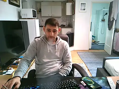Snapshot of mihaimichael chatting on 09/15/25, 01:44 mihaimichael online show from 09/15/25, 01:44