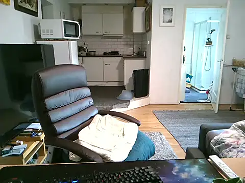 Snapshot of mihaimichael chatting on 09/19/25, 11:44 mihaimichael online show from 09/19/25, 11:44