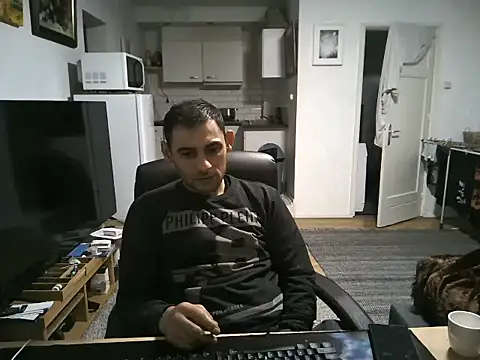 Snapshot of mihaimichael chatting on 09/24/25, 01:31 mihaimichael online show from 09/24/25, 01:31