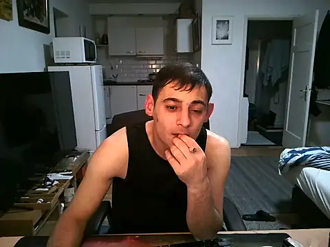 Snapshot of mihaimichael chatting on 10/05/25, 02:21 mihaimichael online show from 10/05/25, 02:21