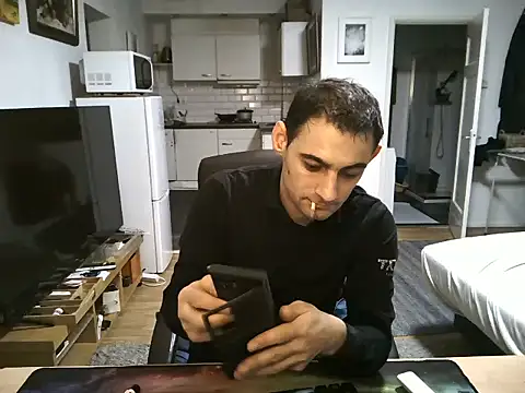 Snapshot of mihaimichael chatting on 10/06/25, 09:56 mihaimichael online show from 10/06/25, 09:56