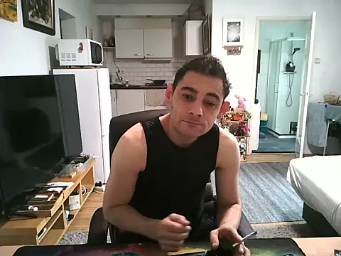 Snapshot of mihaimichael chatting on 10/11/25, 02:04 mihaimichael online show from 10/11/25, 02:04